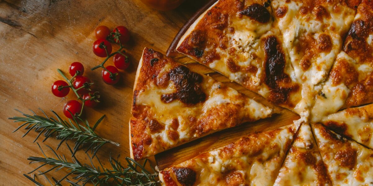 Pizza Caseira: Massa Fofinha e Crocante Igual à da Pizzaria