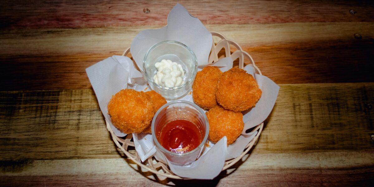 Bolinha de Queijo Crocante e Recheada