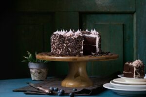 Bolo Prestígio: Massa de Chocolate com Recheio Cremoso de Coco